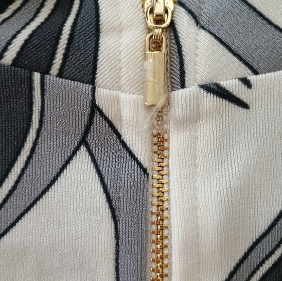 Chico's Travelers Classic Magnetic Deco Top Size 3 (XL), Mock Neckline. - Picture 6 of 10